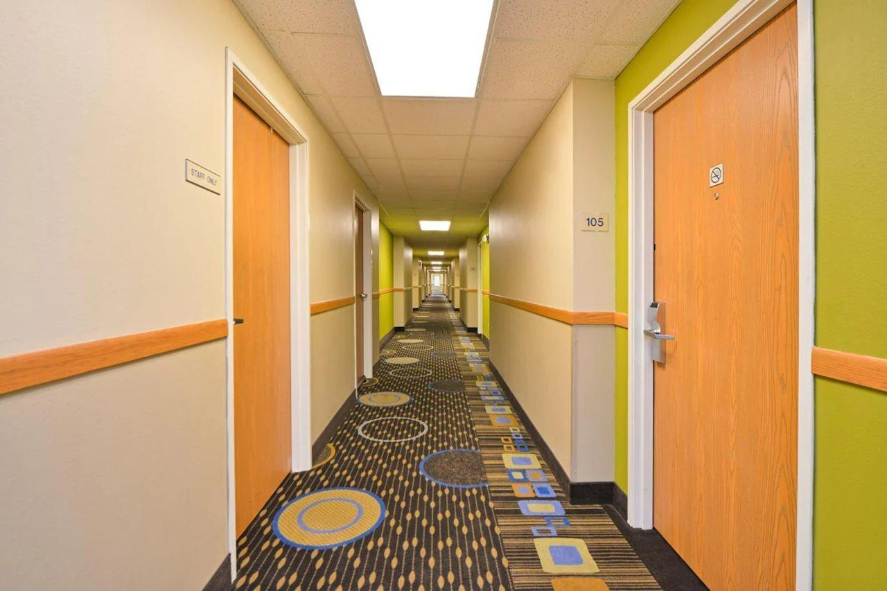 Regency Inn Geneseo Il I-80 Exteriér fotografie