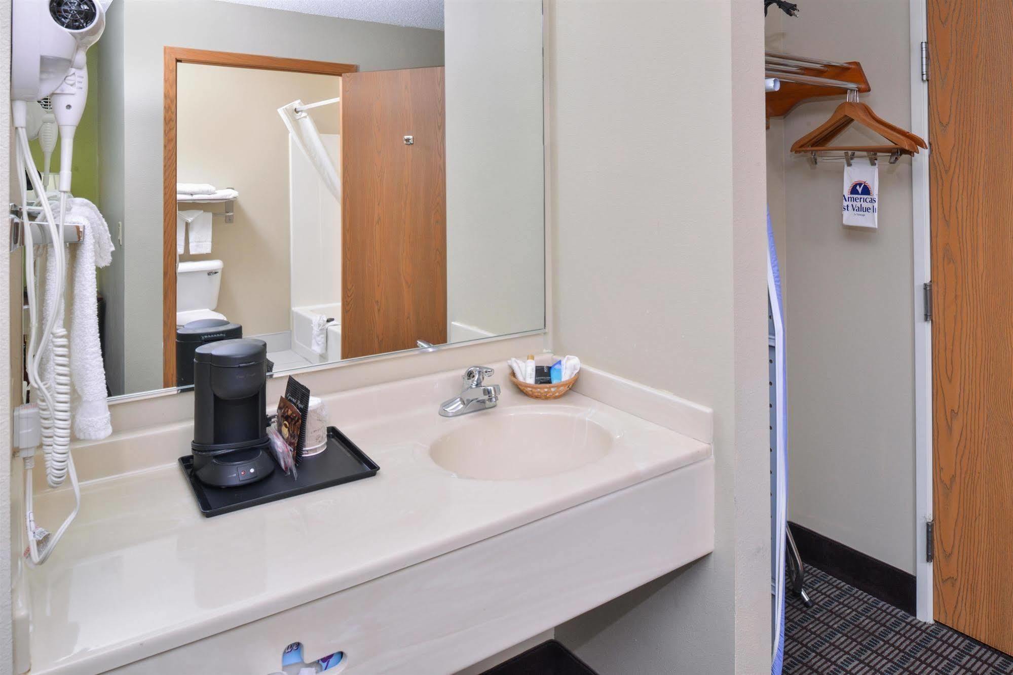Regency Inn Geneseo Il I-80 Exteriér fotografie