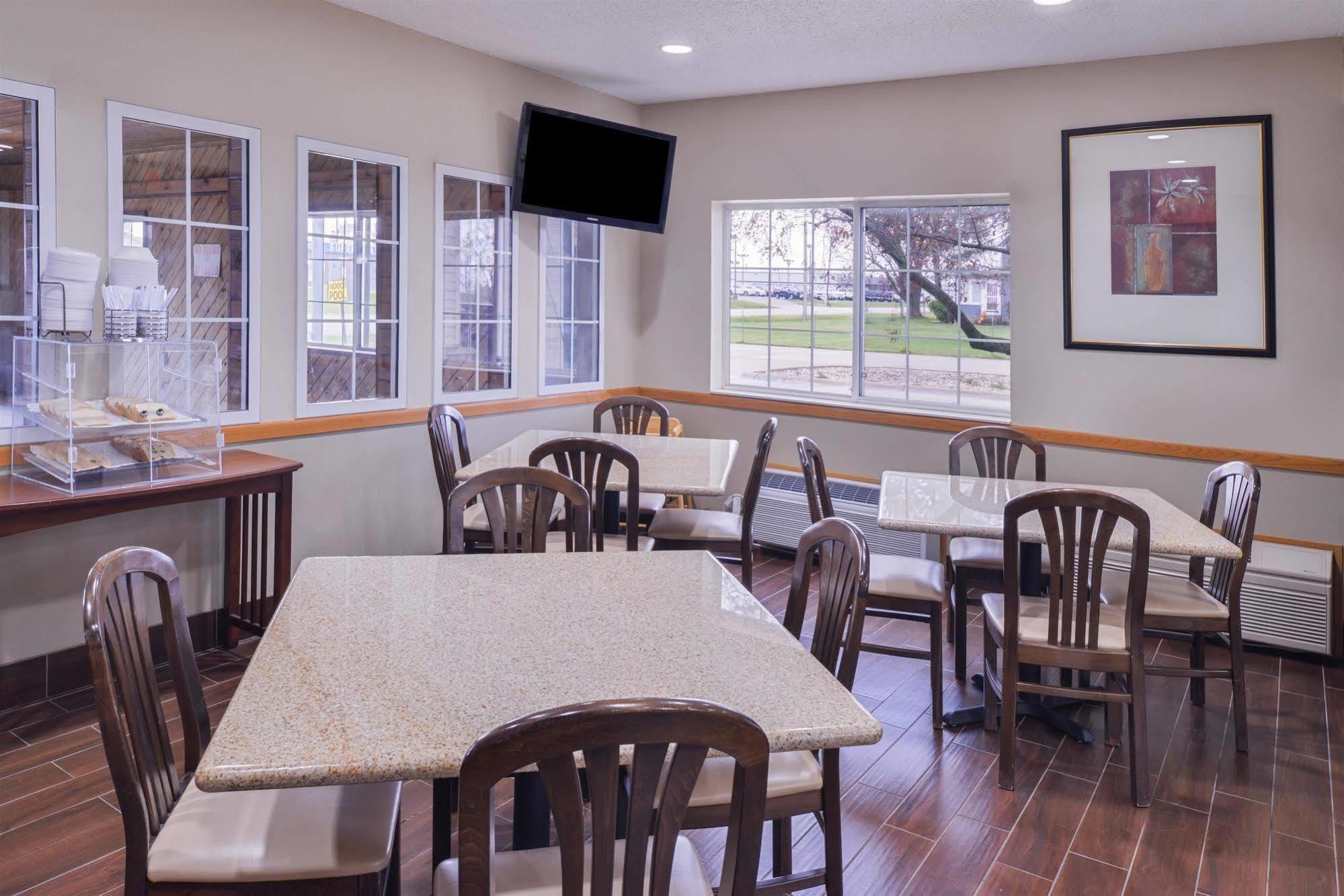 Regency Inn Geneseo Il I-80 Exteriér fotografie