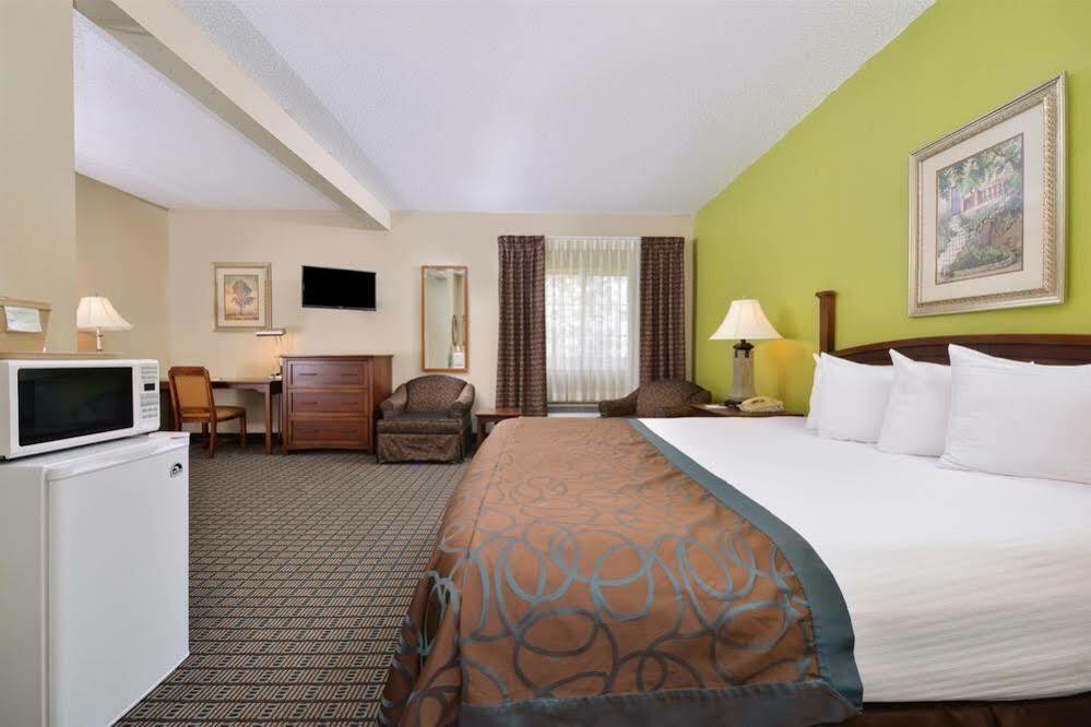 Regency Inn Geneseo Il I-80 Exteriér fotografie